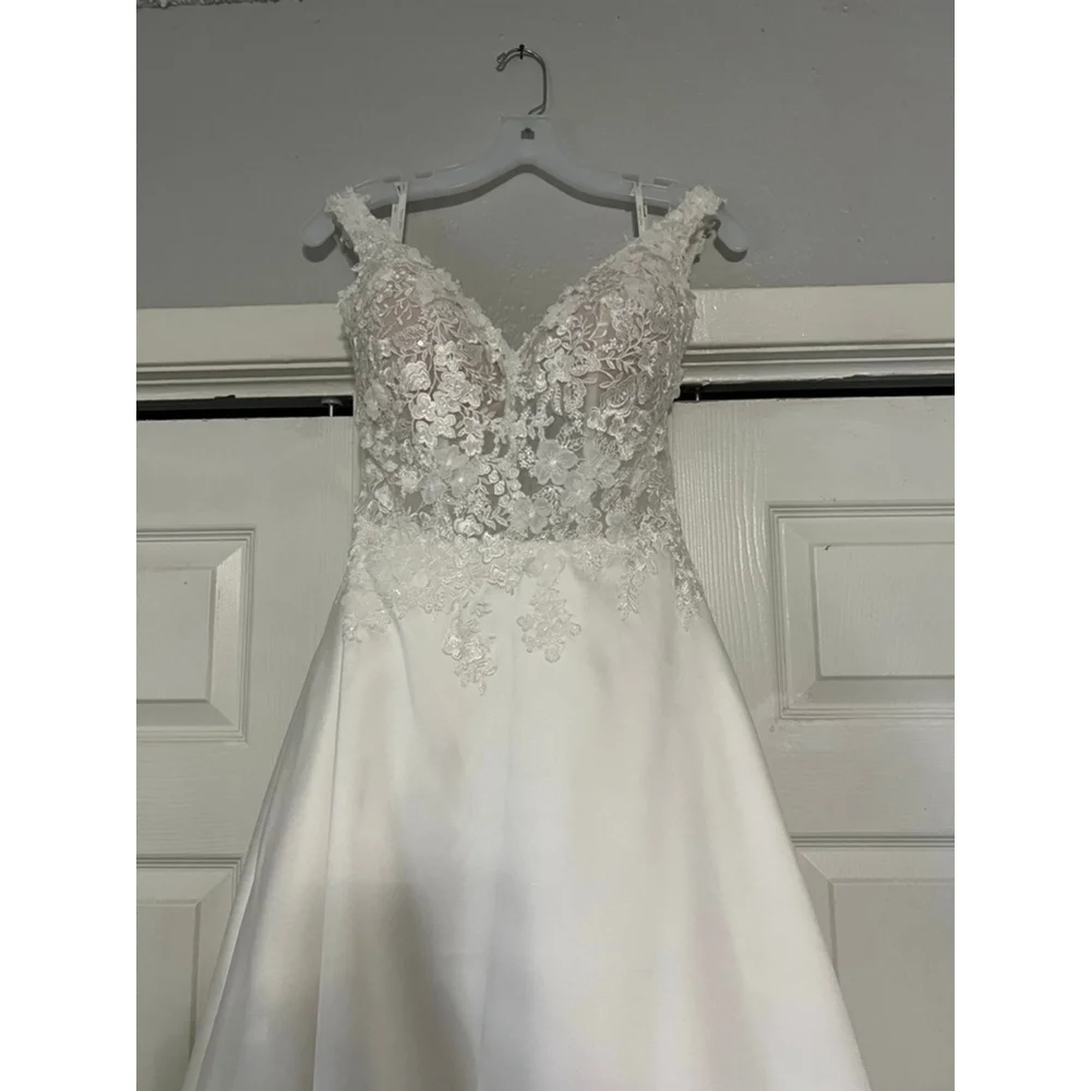 NWOT!!! Stella York White Lace Bodice Satin Wedding Dress with Pockets - Picture 2 of 6